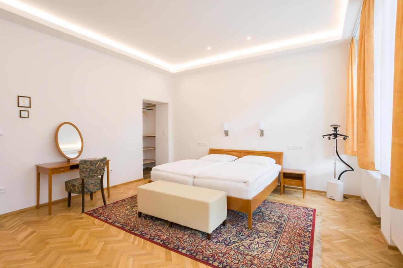 Luxusni Velky Apartman S Terasou V Centru Litomysle Exterior foto